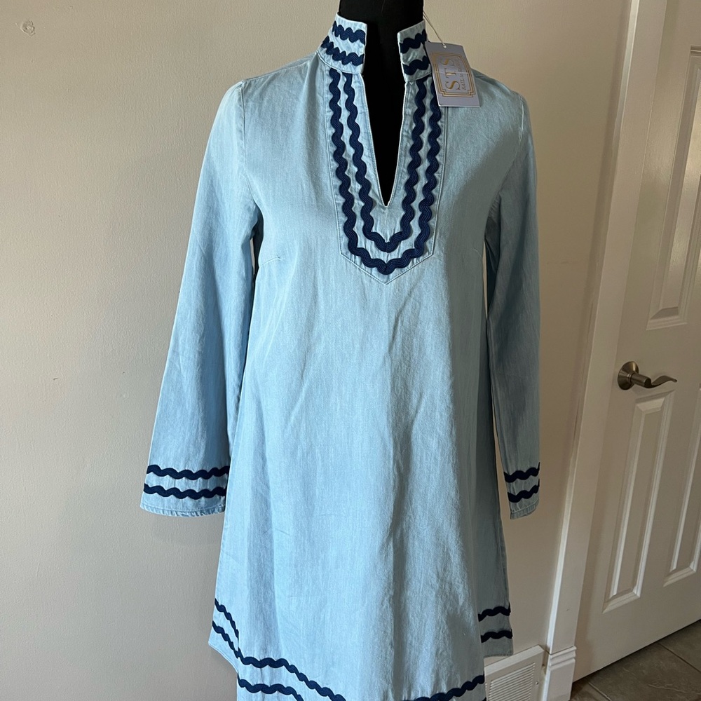 NWT Sail to Sable Sky Blue Tunic with Navy Accents